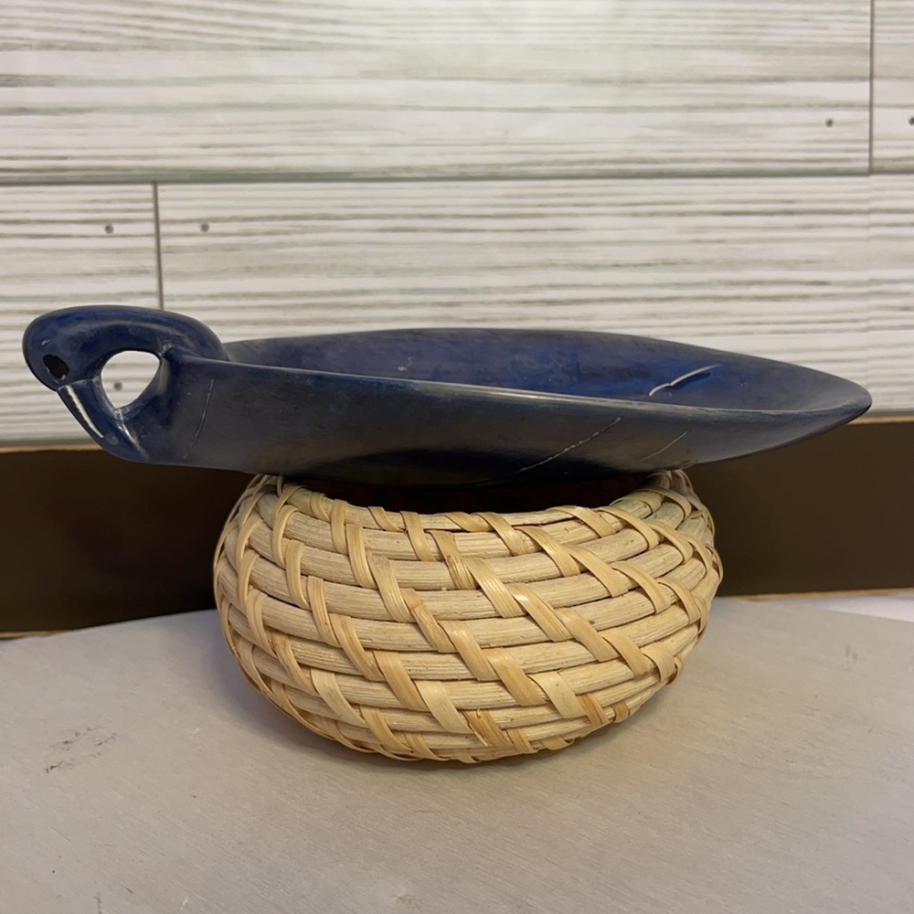 Small Decorative Blue Leaf Shaped Tray from Costa Rica - Picture 3 of 6